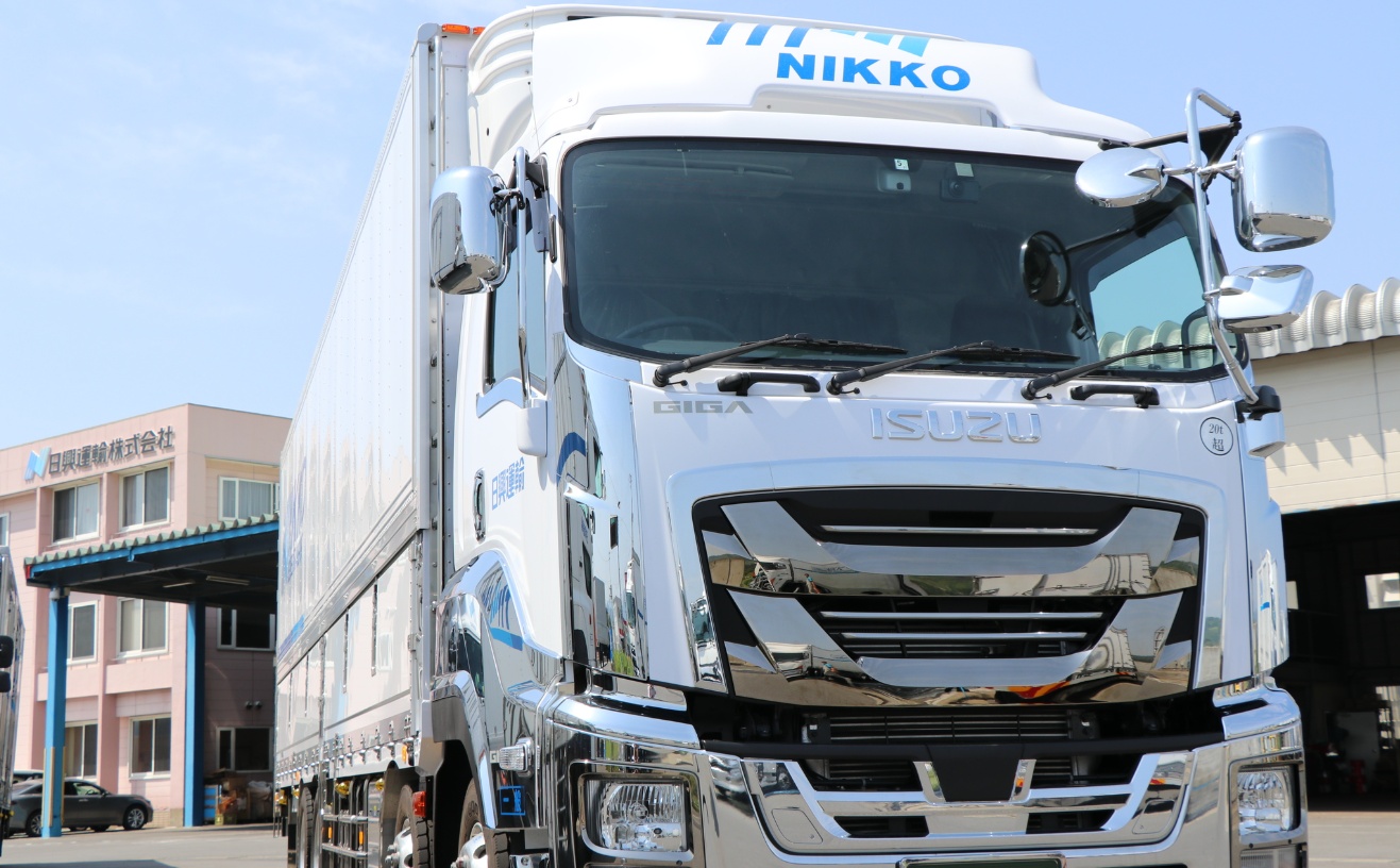 未経験でも活躍できる／大型トラックドライバー