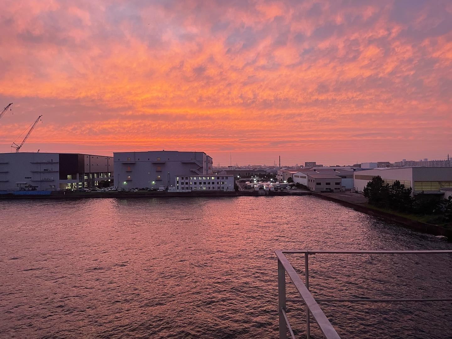 浦安営業所からの夕日風景