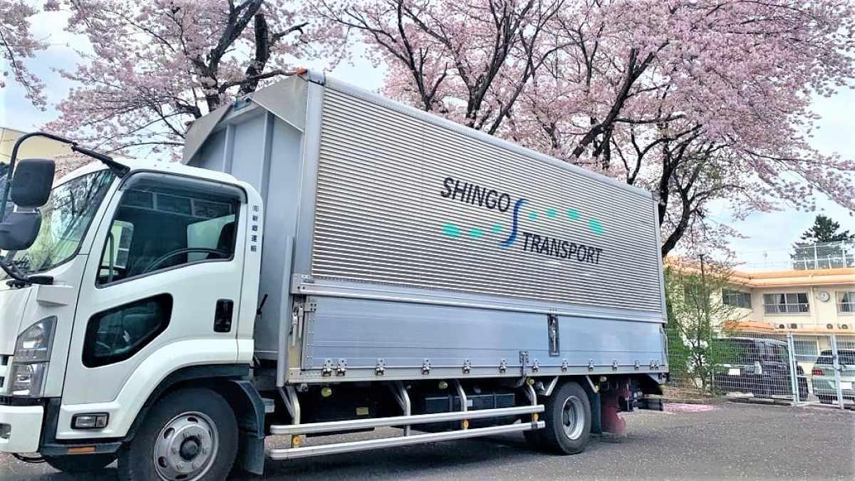 夜間固定ルート配送4tトラック運転手