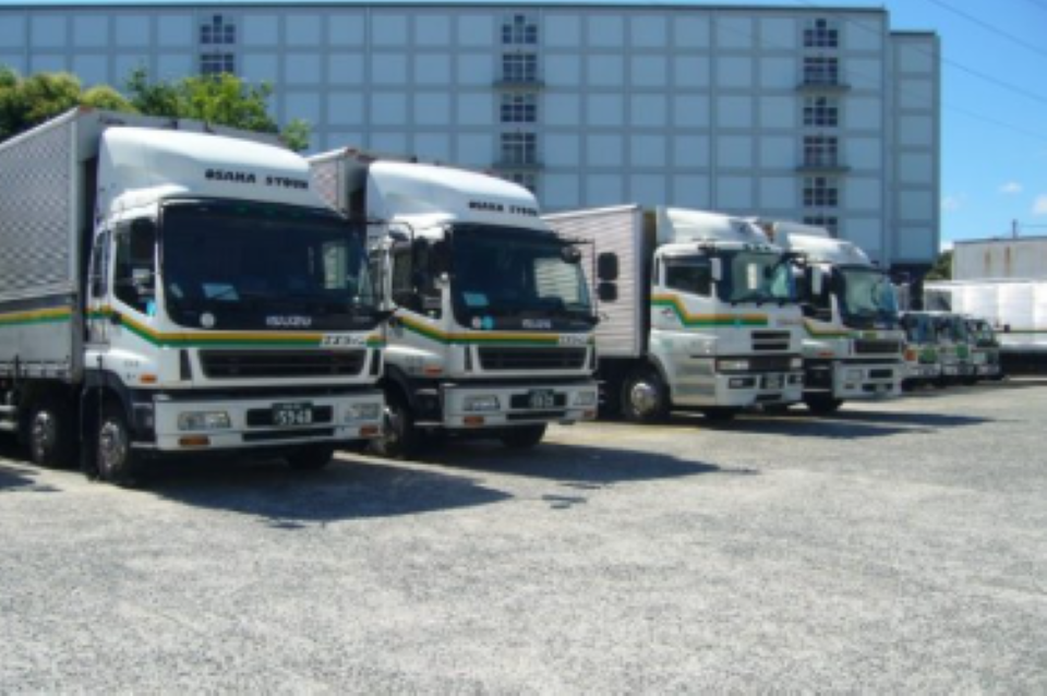 大阪商運では、半数以上が未経験での入社です。
カーナビは全車に搭載しているので、地理に不安な方もご安心ください。