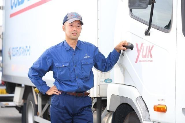 中型4tトラックドライバー