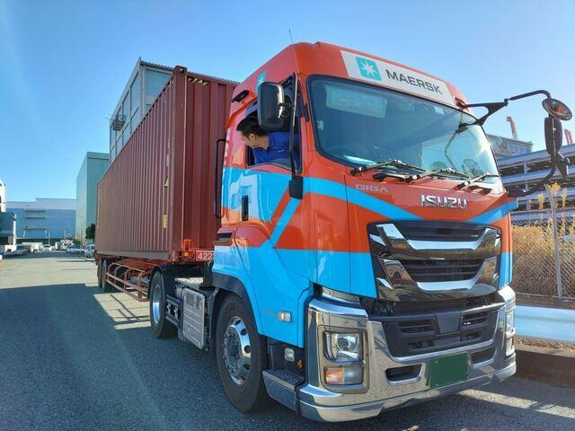 大型トレーラー運転手