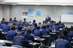 定期的に全国各事業所の社員が集まり会議を開催しています。