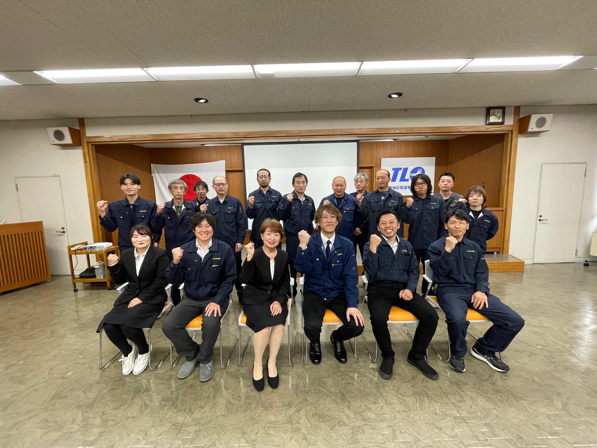 製品の倉庫間輸送ドライバー