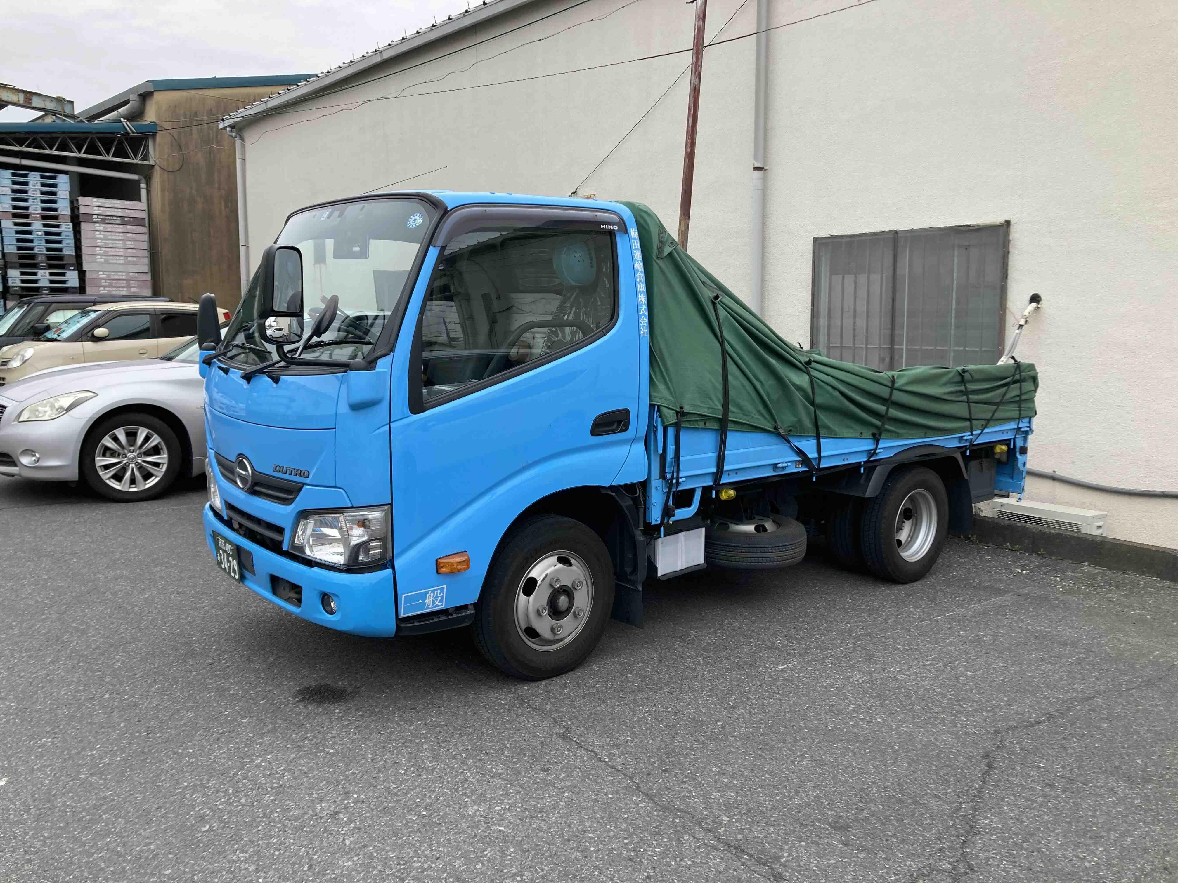 2tトラックでのルート配送ドライバー