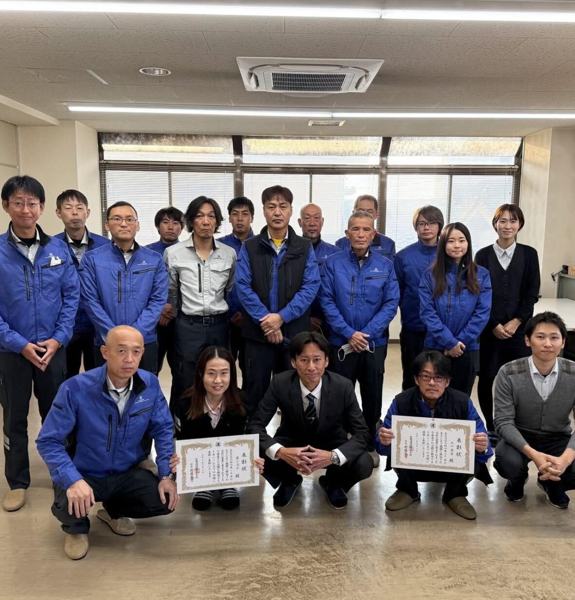 創業74年を祝う創業祭を開催しました！
当日は、社長から一人ひとりに表彰状が手渡され、
無事故・無災害を達成された社員の方々を表彰しました。