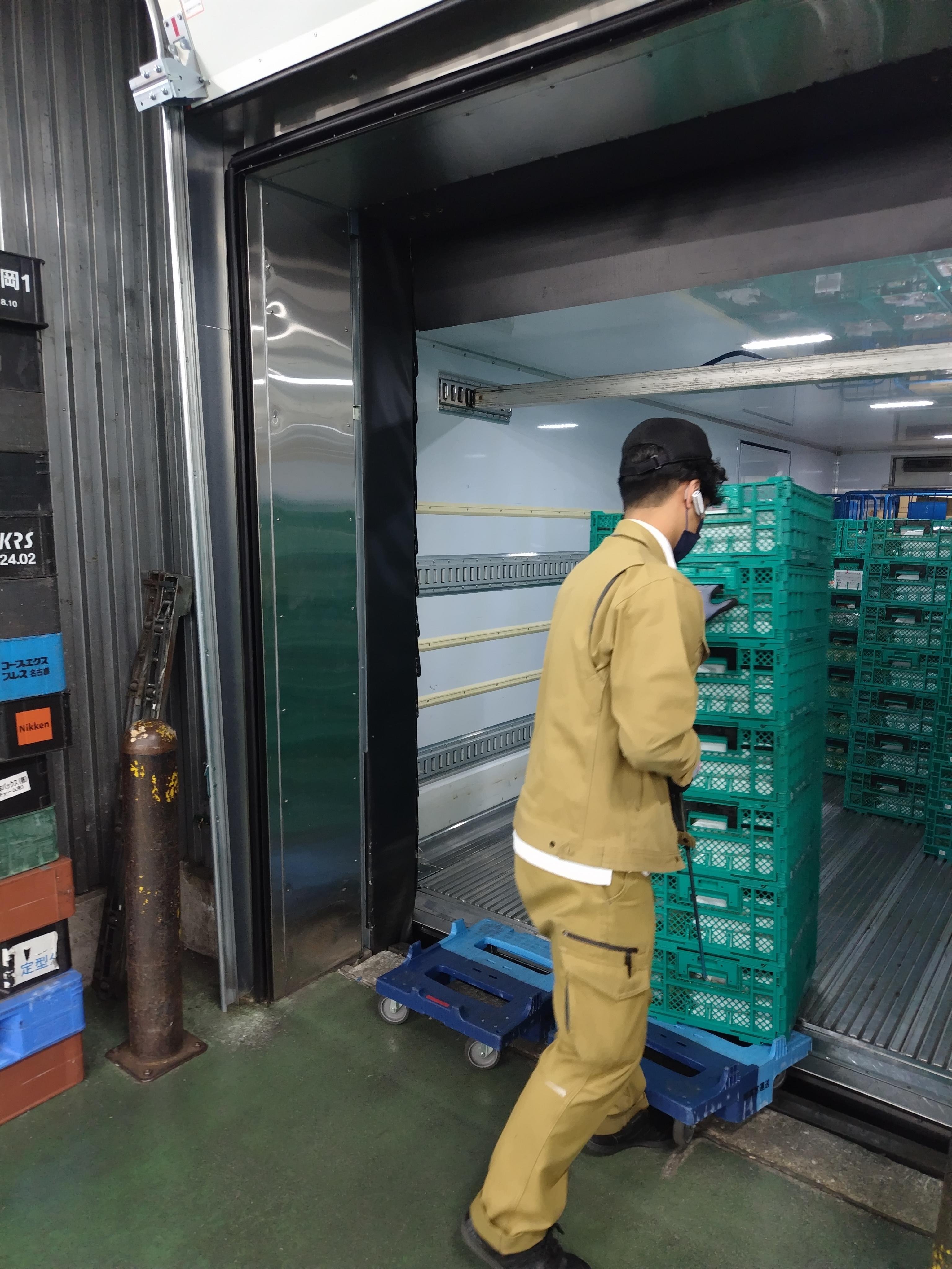 4トントラック日帰り運行乗務員