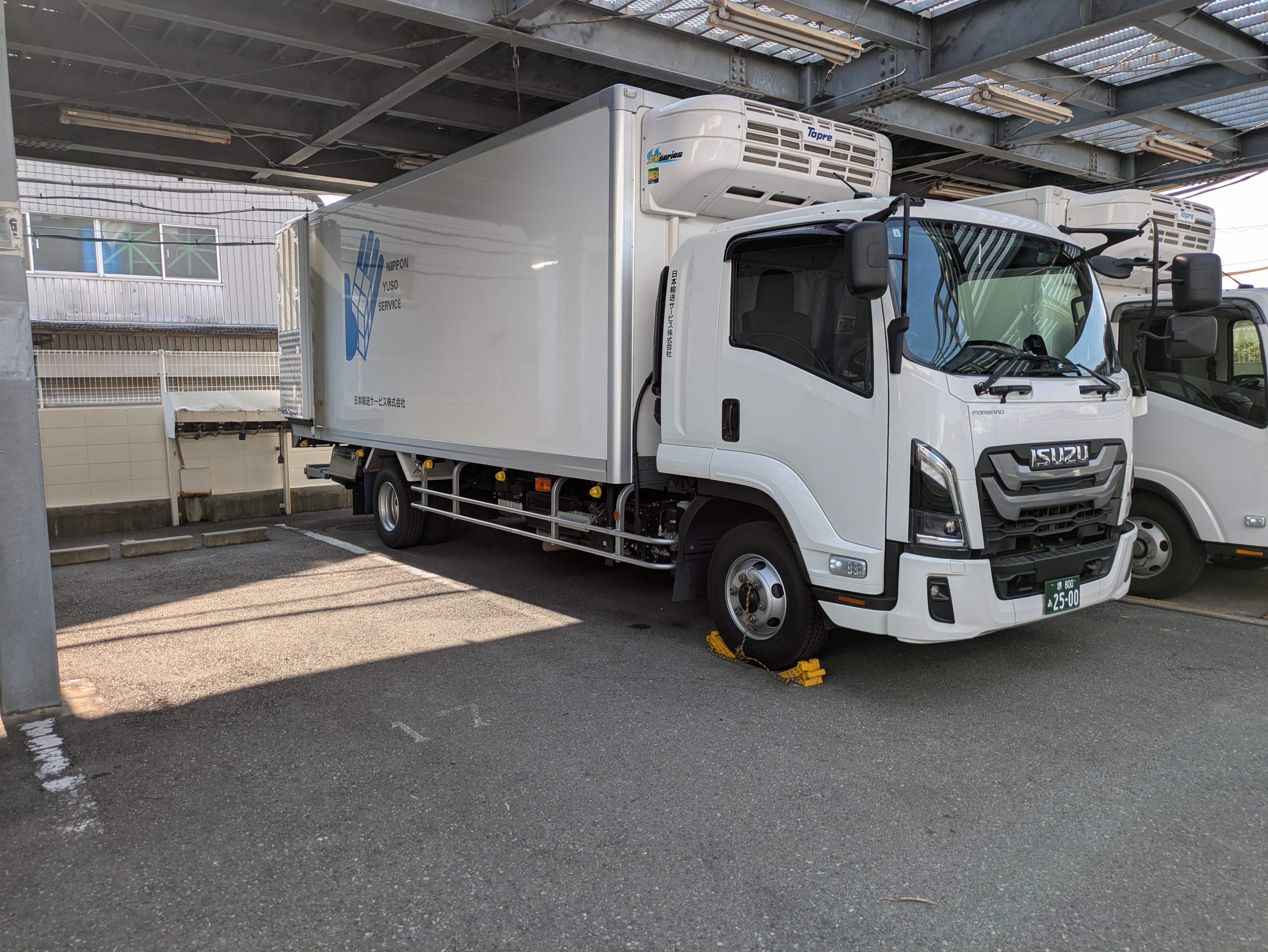 4tパワーゲート車を使用したカゴ車配送ドライバー（2）