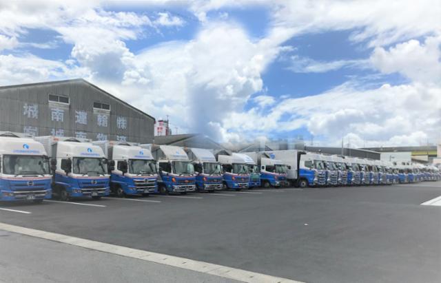 【土日祝休み】ドライバー 3t 　近距離輸送　【残業少ない】