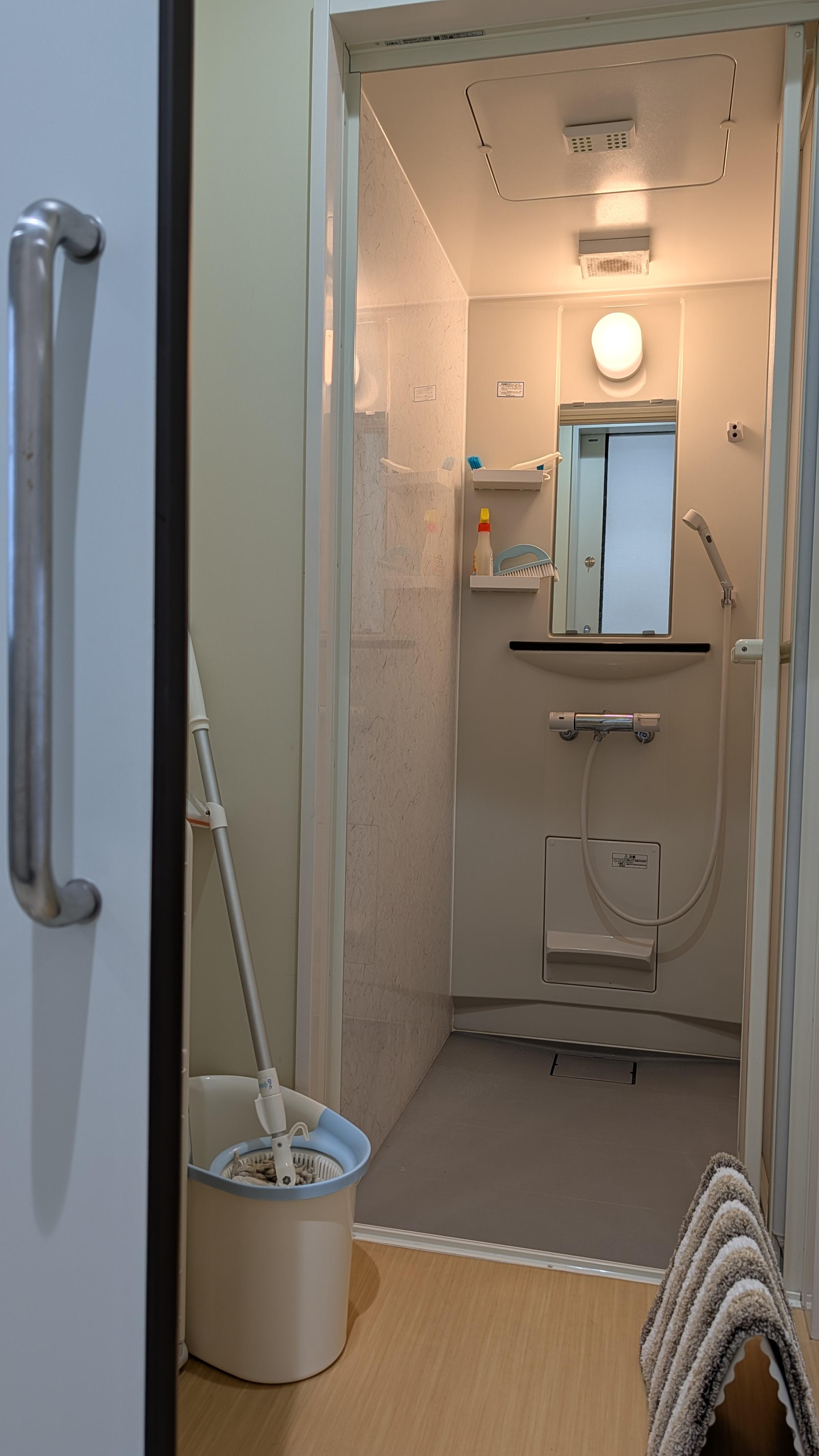 2020年に新築移転し、本社設備を充実させました。
日ごろの運動不足を解消するためのトレーニング器具を導入し、シャワールームも設備しました。
ぜひ一緒に汗を流しませんか？