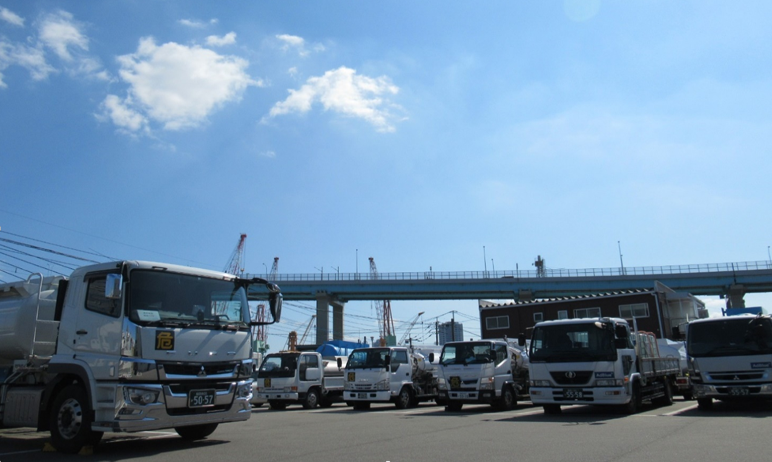 中型・大型トラックドライバー【正社員】